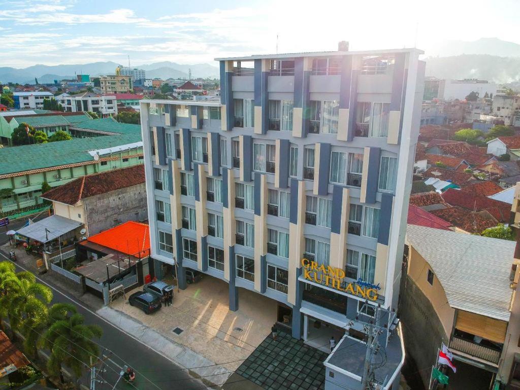 Hotel Grand Kutilang Syariah Бандар Лампунг Екстериор снимка